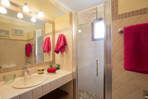 Bathtub, hair dryer, towels