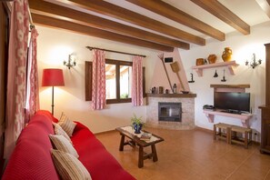 TV - ASSUMPCIO. Pretty villa close to Pollensa (Pollensa)