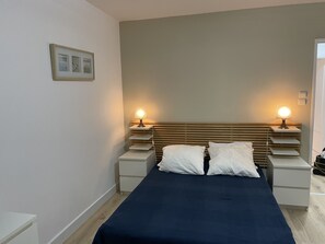 Iron/ironing board, WiFi - 150 M FROM ST CLAIR BEACH, APARTMENT WITH TERRACE AND PARKING SPACE  (Le Lavandou)