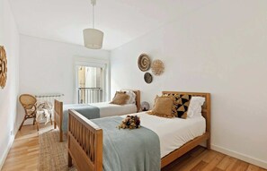 1 bedroom, iron/ironing board, internet, bed sheets
