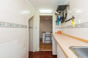 Fridge, microwave, oven, coffee/tea maker