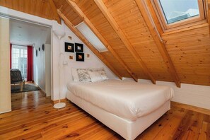 1 bedroom, iron/ironing board, internet, bed sheets - Bairro Alto Attic Apartment With Balcony (Lisboa)
