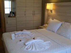Chambre Standard, vue montagne | Minibar, coffres-forts dans les chambres
