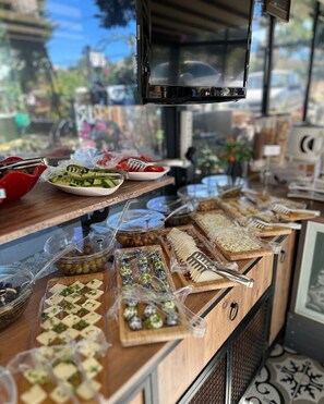 Desayuno de cocina local incluido todos los días