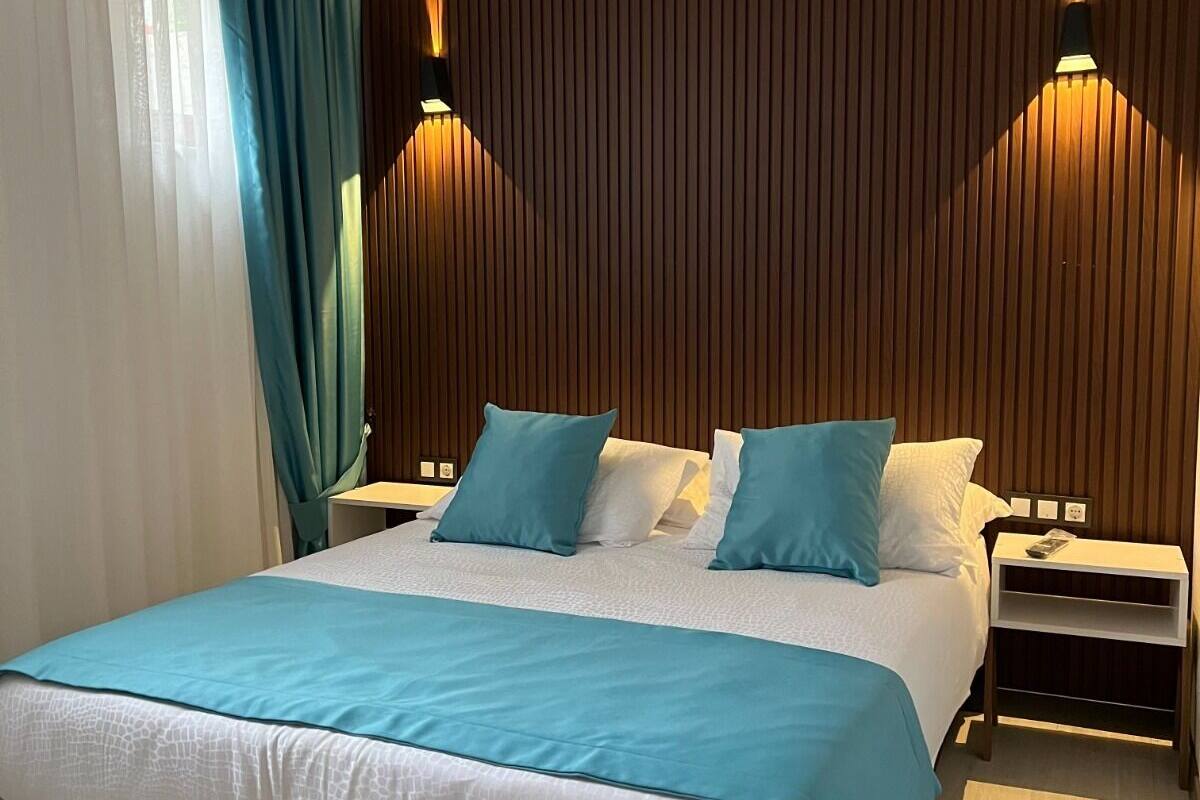 Economy Double Room,  Semi-Basement Floor | 迷你吧、免費無線上網