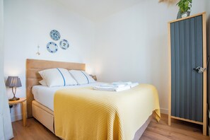 1 bedroom, iron/ironing board, Internet, bed sheets - Bright 1bedroom apartment in Campo de Ourique (Lisboa)