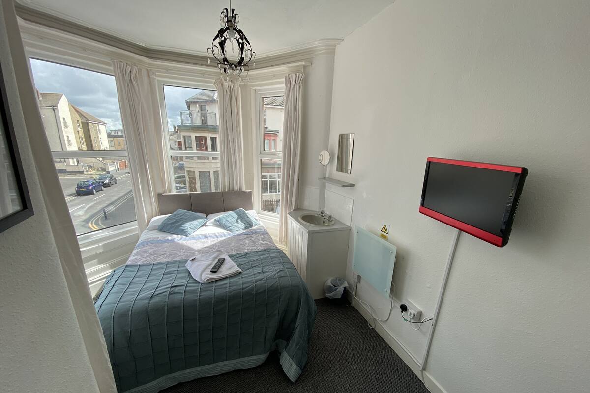 Comfort Double Room, Shared Bathroom | Bed sheets