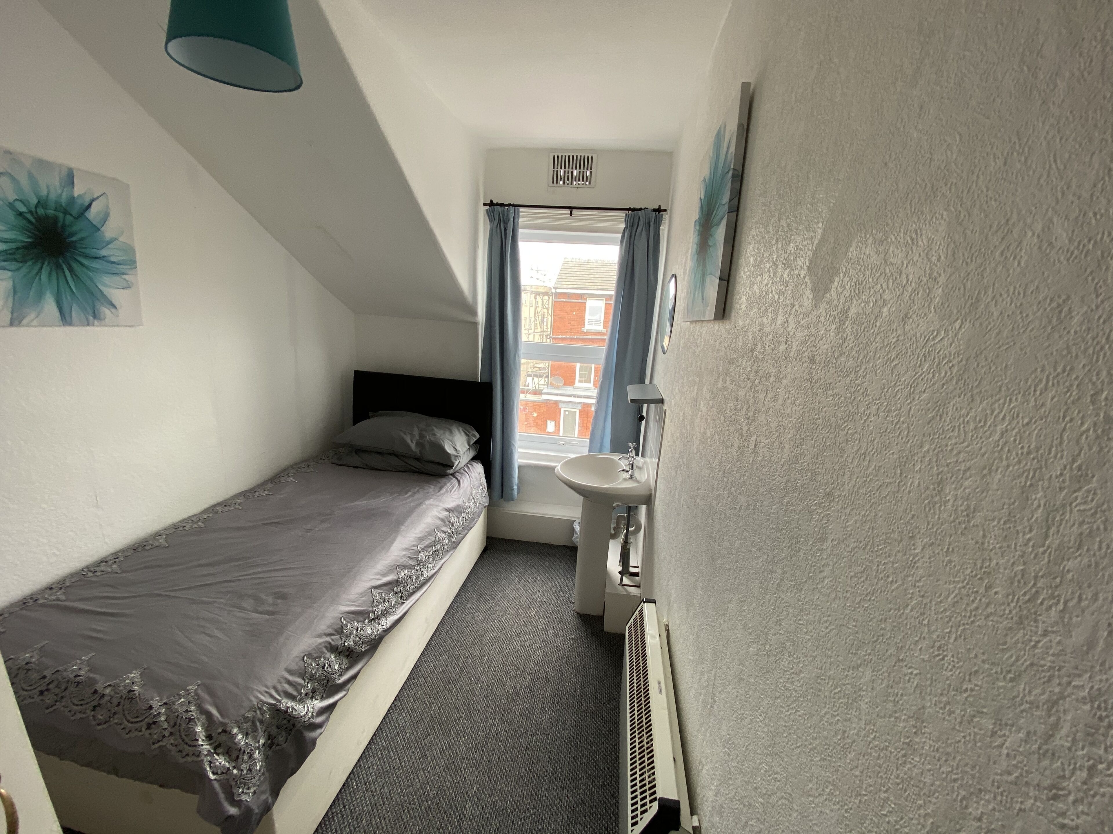 Standard Single Room, Shared Bathroom | Bed sheets