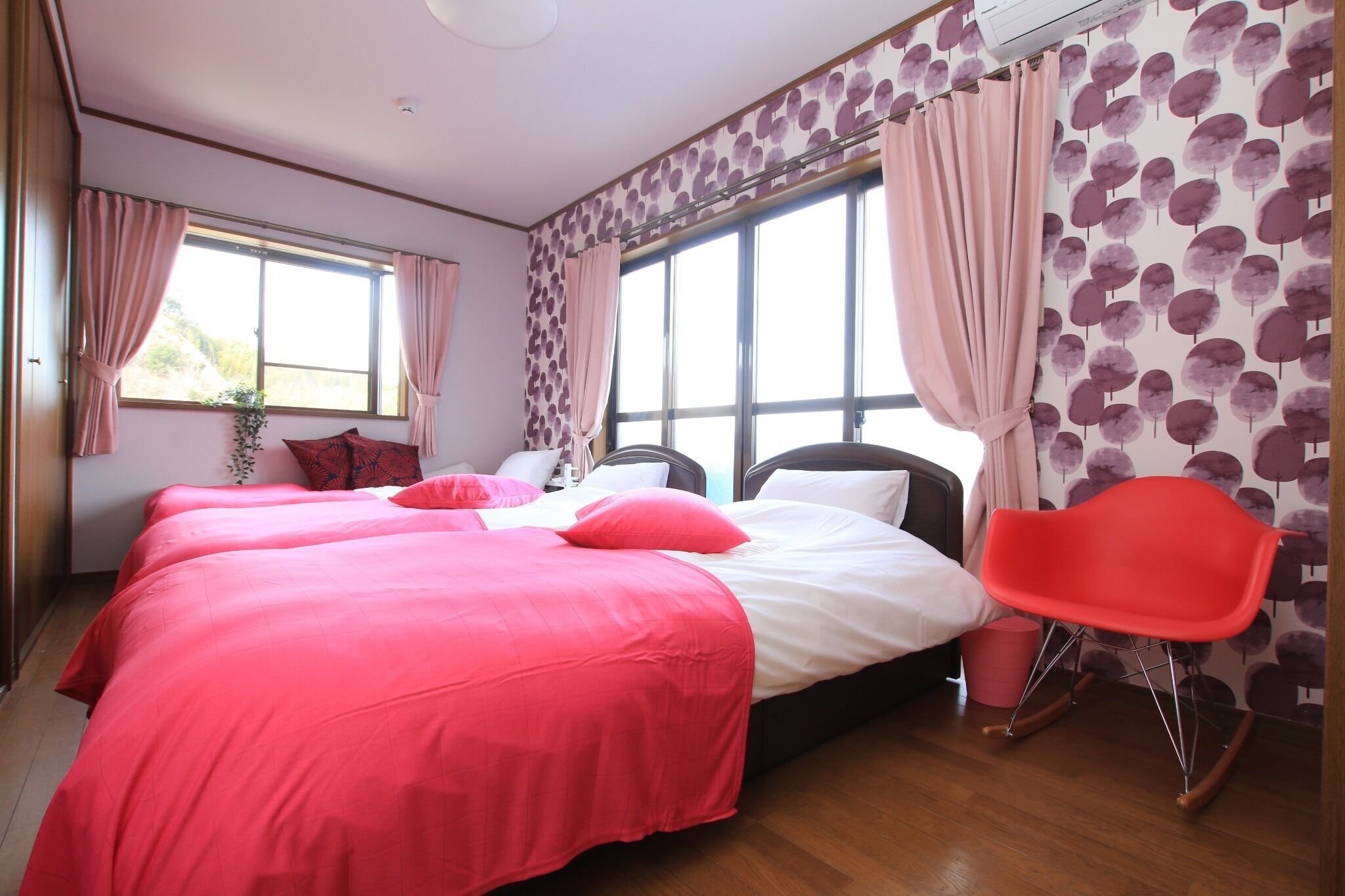 4 habitaciones, escritorio, wifi gratis y ropa de cama 