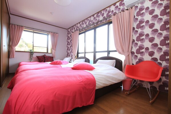 4 bedrooms, desk, free WiFi, bed sheets