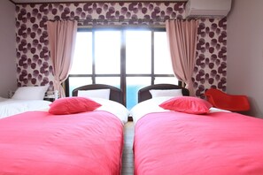 4 makuuhuonetta, työpöytä, ilmainen Wi-Fi, vuodevaatteet