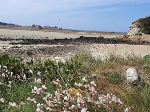 Beach nearby - 2-bedroom house, near (15mns) côtes de Granit Rose, des Ajoncs and du Goëlo.  (La Roche-Derrien)