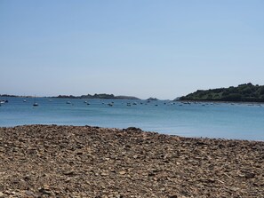 Una playa cerca