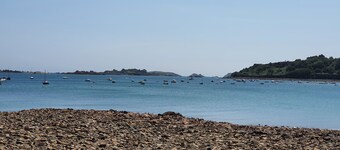 2-bedroom house, near (15mns) côtes de Granit Rose, des Ajoncs and du Goëlo.