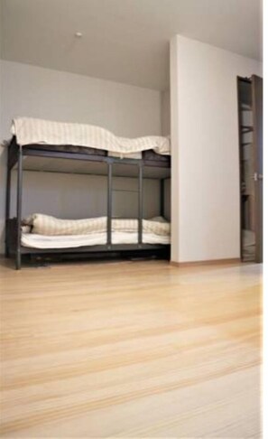 1 habitación, escritorio, tabla de planchar con plancha y wifi gratis