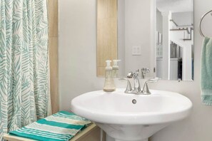 Dutxa, assecador de cabells i tovalloles 