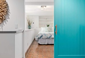 1 dormitori, planxa i posts de planxar, wifi i roba de llit 