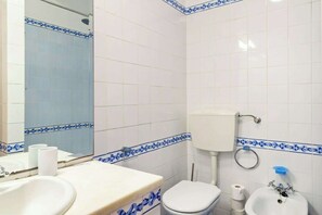 Badewanne, Haartrockner, Shampoo
