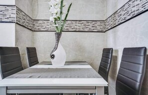 Dining - 3 Bedroom Apartment in Baixa with River View (Lisboa)