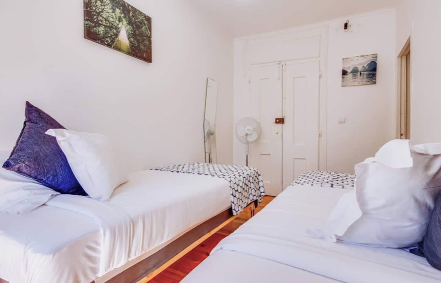 3 bedrooms, iron/ironing board, internet, bed sheets