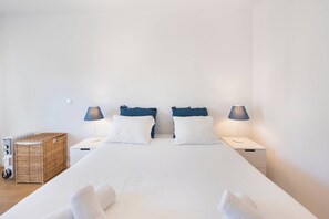 2 bedrooms, iron/ironing board, internet, bed sheets