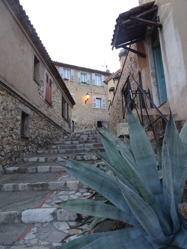 LUVA D'Azur LE VALLON: Absolute tranquility guarantees relaxation; unobstructed view of the valley