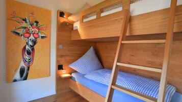 Zimmersafe, Verdunkelungsvorhänge, schallisolierte Zimmer