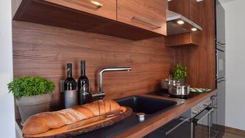 Superior-Apartment (5) | Eigene Küche | Espressomaschine, Wasserkocher mit Kaffee-/Teezubehör, Wasserkocher