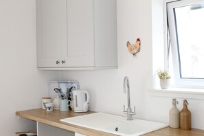 Interior - Stylishly converted Dairy Parlour/cottage on rural farm (BRIDGE OF WEIR)