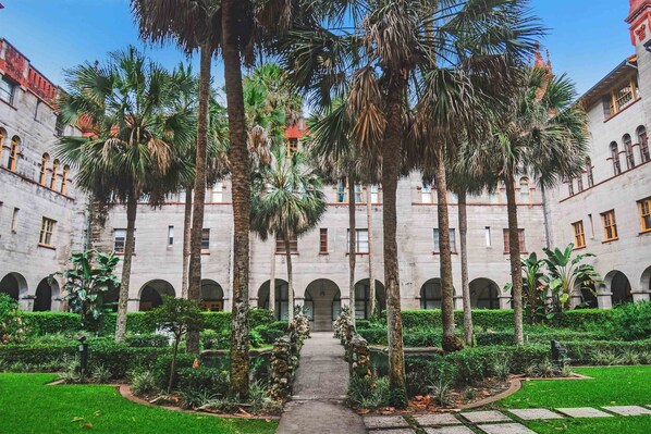 Property grounds - Atlantis 104F - Heated Pool! Sleeps 6, located next to the pier (St. Augustine)