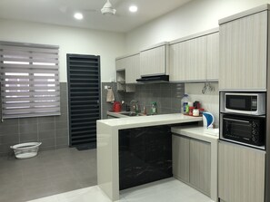 Fridge, microwave