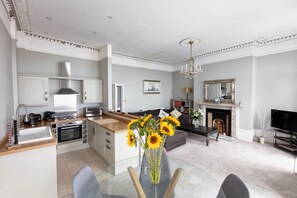 TV - Beach View- Ramsgate sea-view apartment, balcony (Ramsgate)