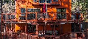 Exquisite Vacation Home with Hot Tub, EV Charger