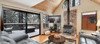 Exquisite Vacation Home with Hot Tub, EV Charger