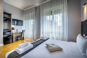 Superior Double Room | Premium bedding, minibar, in-room safe, desk - Residenza 24 (Florence)