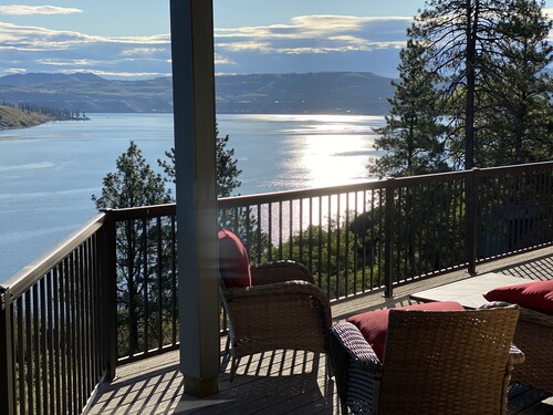 Stunning Lake Roosevelt views and accommodations from our Lincoln residence
