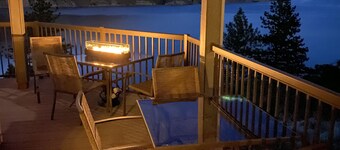 Stunning Lake Roosevelt views and accommodations from our Lincoln residence