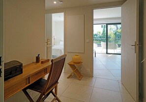1 dormitorio, tabla de planchar con plancha, wifi
