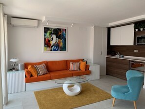 Smart TV, stereo - Recent : Very nice 2 rooms, village center, beach 50m (Sitges)