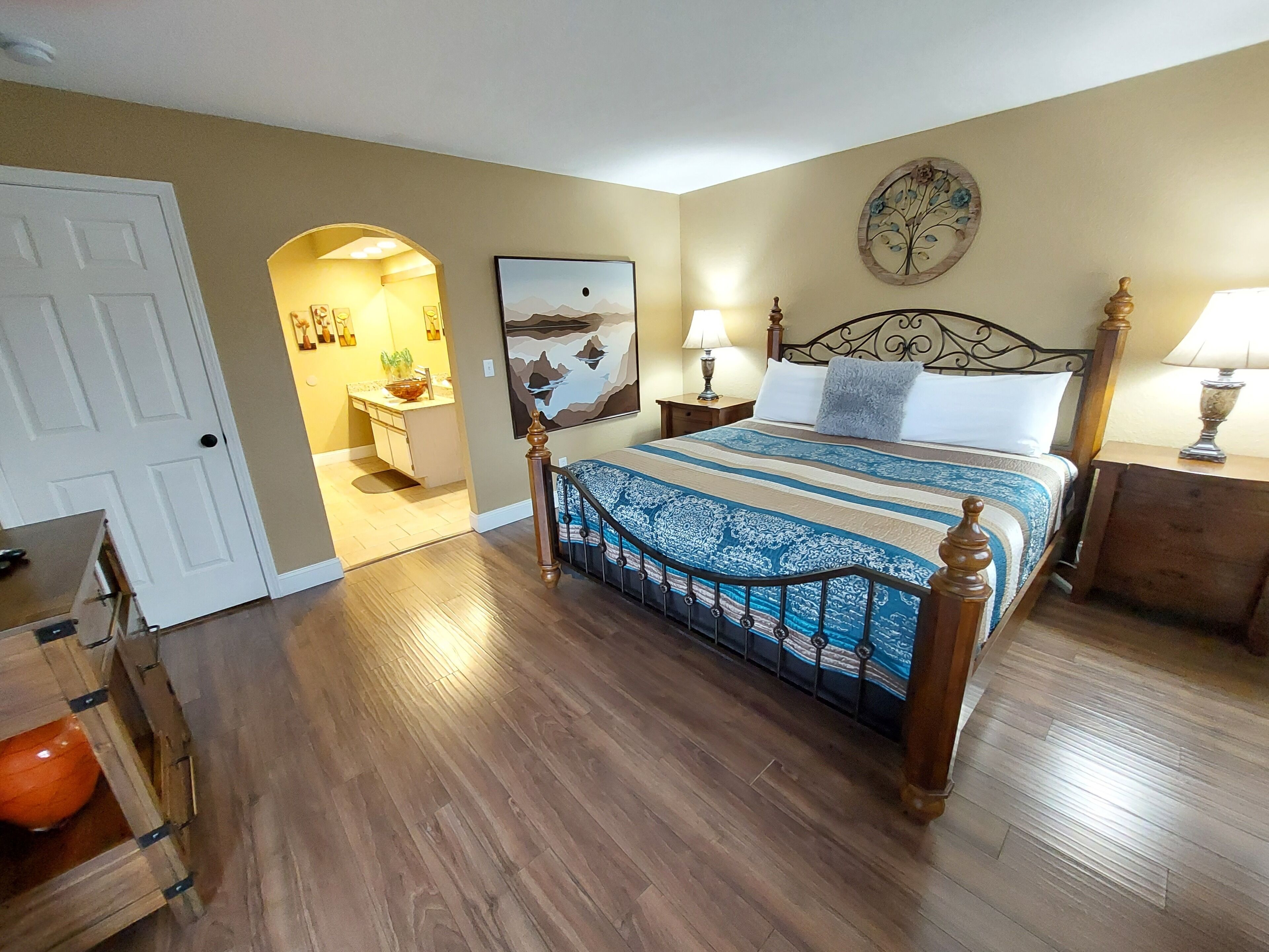 2 bedrooms, iron/ironing board, free WiFi, bed sheets