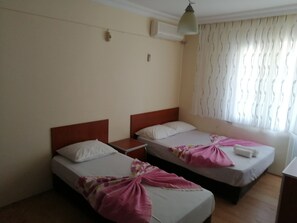 Standard Triple Room | Free WiFi - Elmas Motel (Marmara)