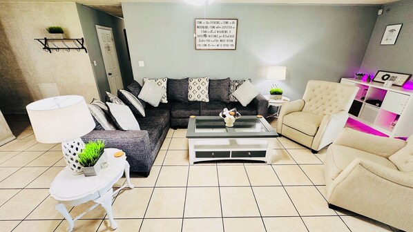 Smart-TV, Kamin, Netflix, Hulu