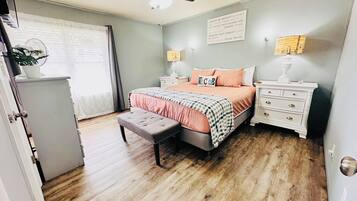 3 chambres, bureau, fer et planche Ă repasser, lit parapluie