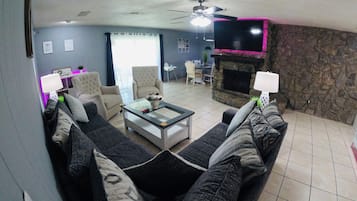Smart TV, fireplace, Netflix, Hulu