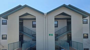 A symmetrical building with two staircases, a sign indicating it is Building 8, and units 1-6.