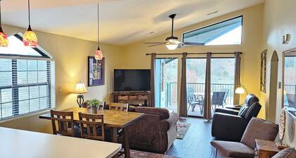 Grand Getaway Branson Suite at the Greens at Thousand Hills! Great Rates!
