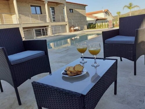 Maison situé dans un lieu calme , avec 3 chambre , une piscine privatif…