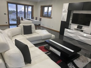 Smart-TV, Tischtennisplatte