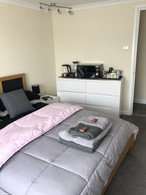 1 Schlafzimmer, Bügeleisen/Bügelbrett, kostenloses WLAN, Bettwäsche