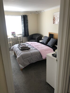 1 Schlafzimmer, Bügeleisen/Bügelbrett, kostenloses WLAN, Bettwäsche